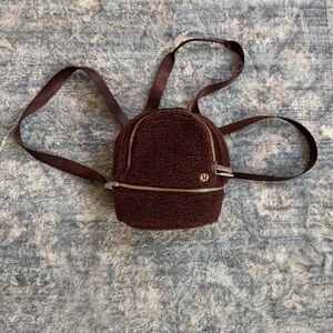Lululemon City Adventurer Backpack Micro 3L Fleece in Brown Earth/Gold